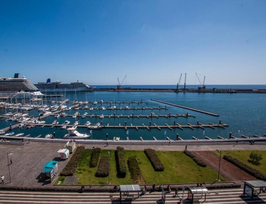 Guestready - Marina View Top Floor With Terrace Ponta Delgada Exterior foto